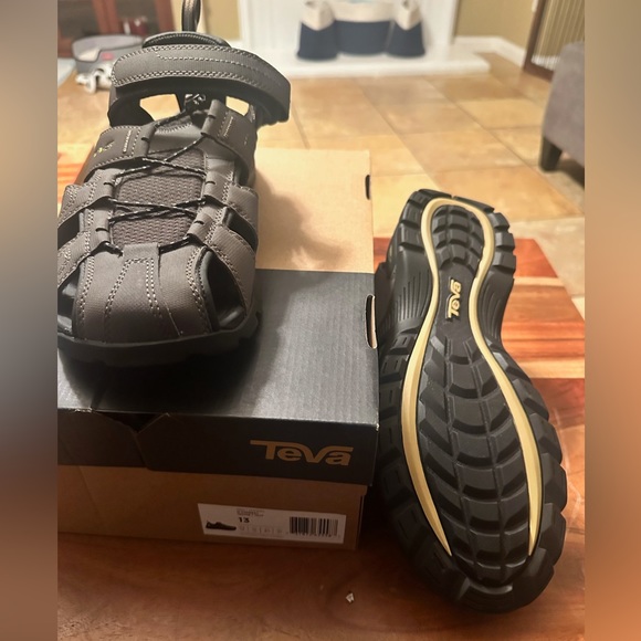 Teva Men’s Sandals! - Picture 2 of 2